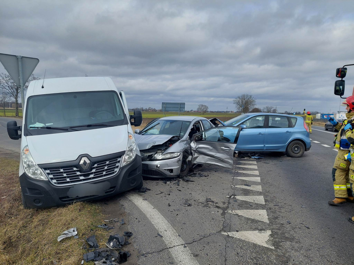 Poważny wypadek na skrzyżowaniu Stare Oborzyska-Kurowo [ZDJĘCIA]
