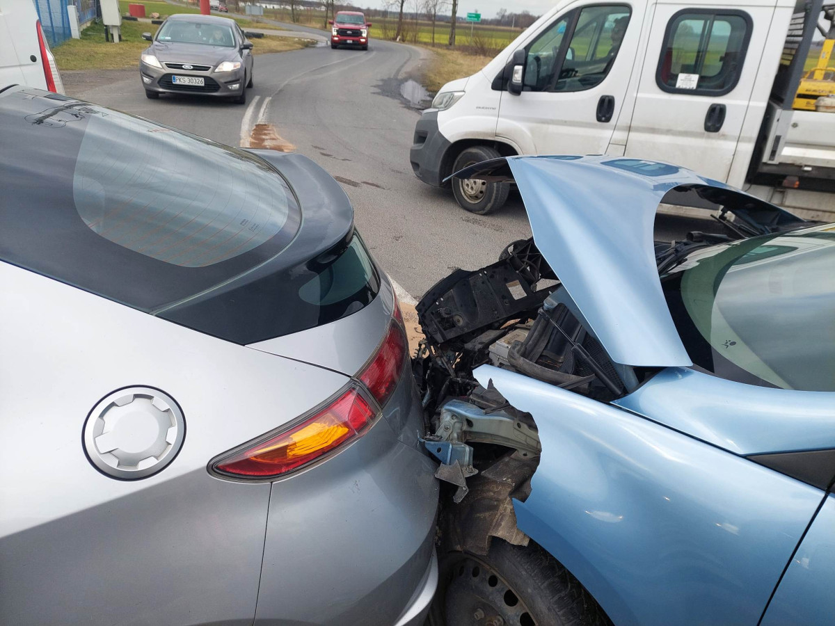 Poważny wypadek na skrzyżowaniu Stare Oborzyska-Kurowo [ZDJĘCIA]