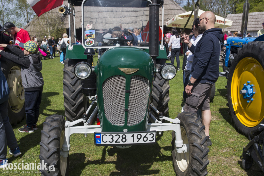 Zlot Zabytkowych Traktorów w Soplicowie [ZDJĘCIA]