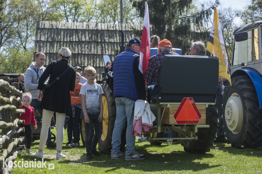 Zlot Zabytkowych Traktorów w Soplicowie [ZDJĘCIA]