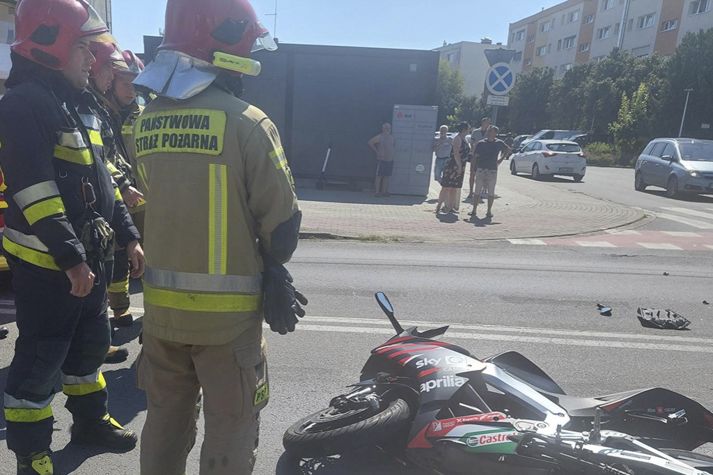 Motor i samochód zderzyły się na Śmigielskiej