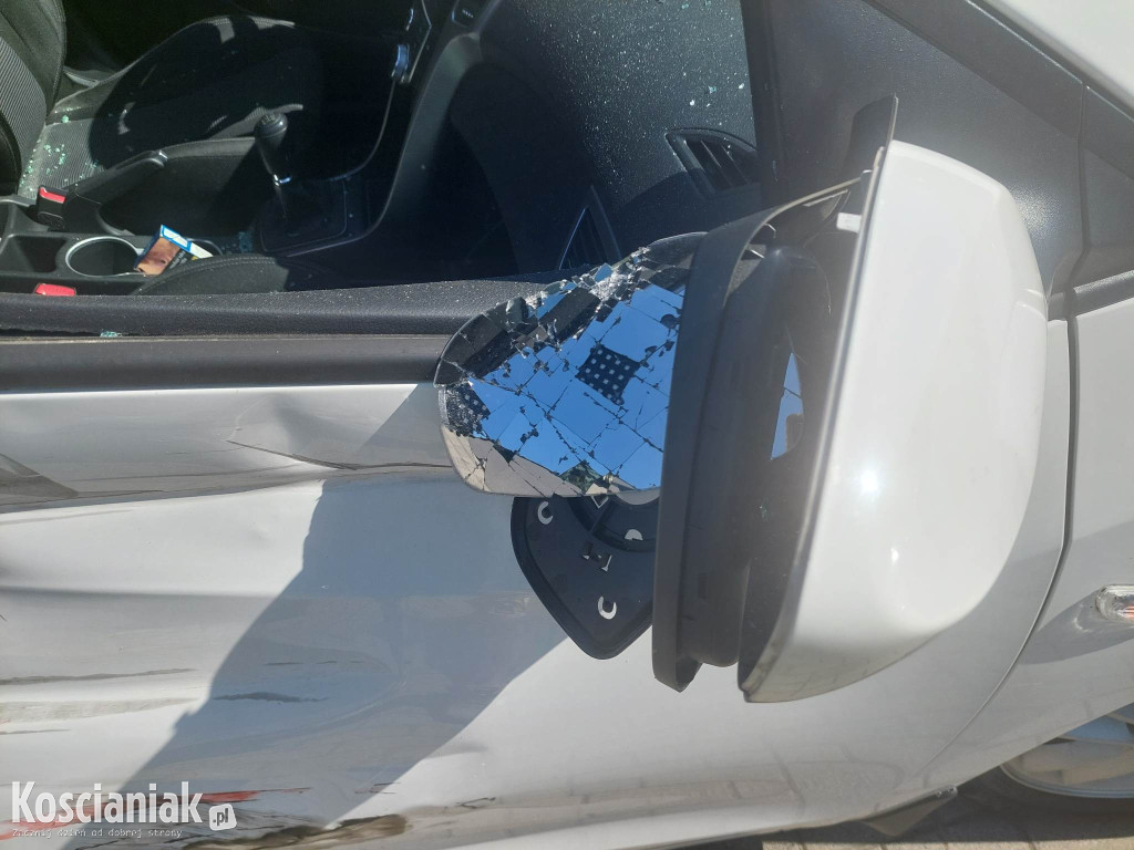 Motor i samochód zderzyły się na Śmigielskiej