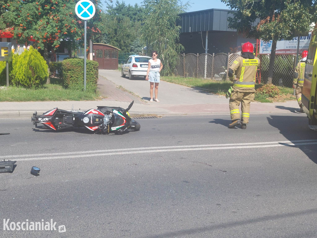 Motor i samochód zderzyły się na Śmigielskiej