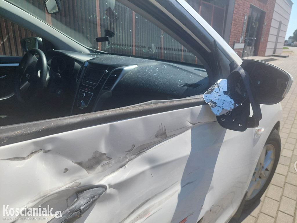 Motor i samochód zderzyły się na Śmigielskiej