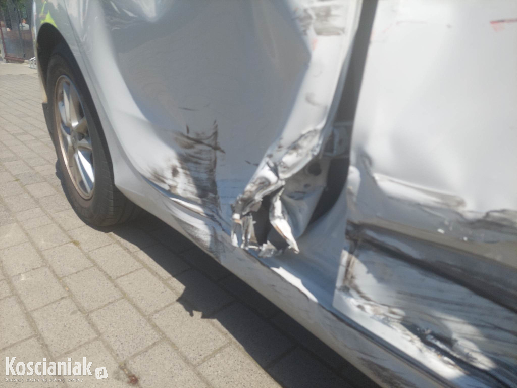 Motor i samochód zderzyły się na Śmigielskiej
