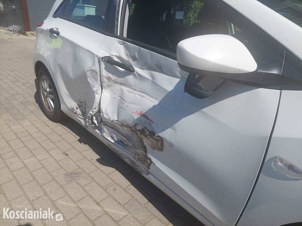 Motor i samochód zderzyły się na Śmigielskiej
