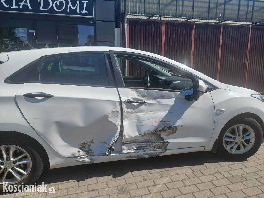 Motor i samochód zderzyły się na Śmigielskiej