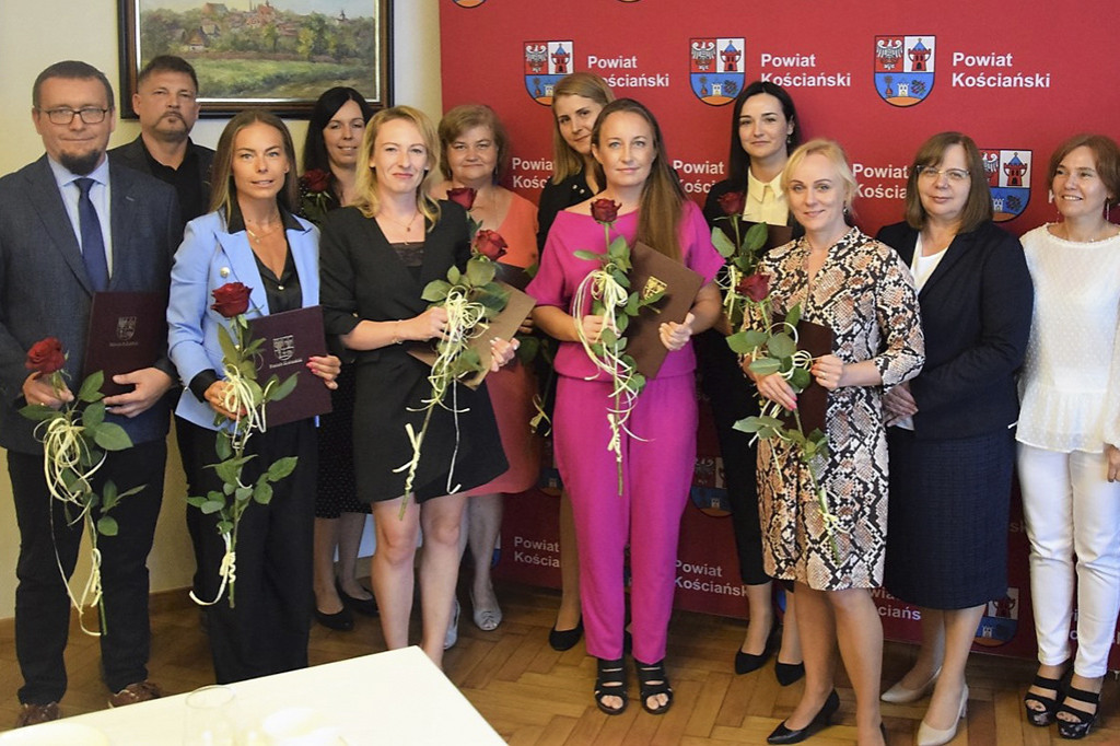Starosta wręczył akty awansu dla nauczycieli