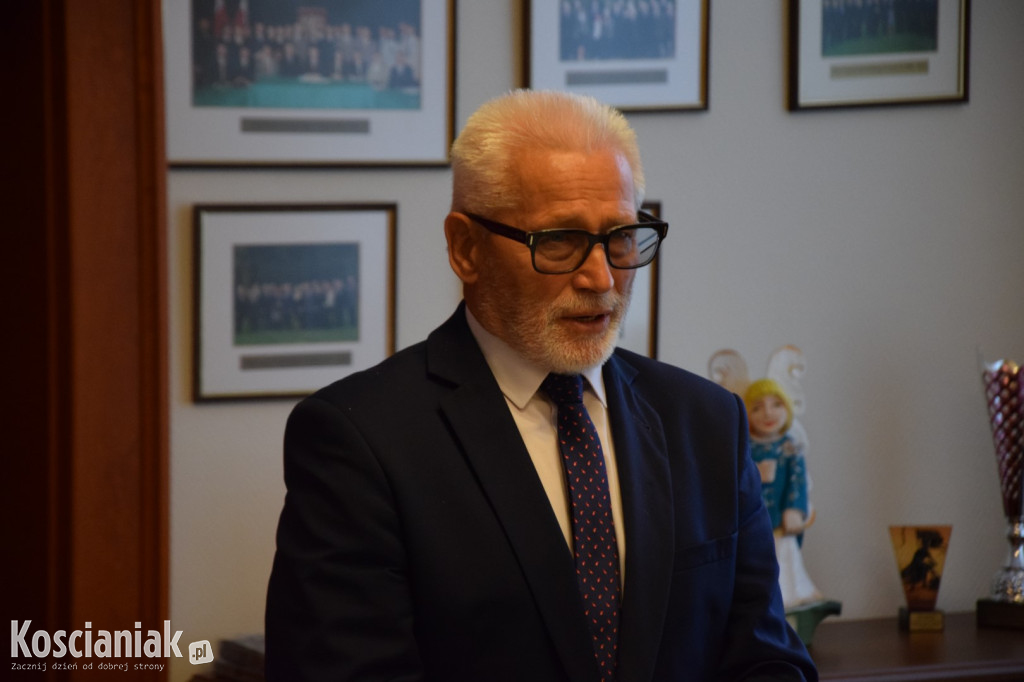 Starosta wręczył akty awansu dla nauczycieli