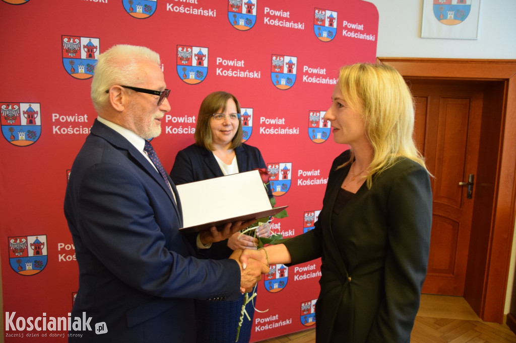 Starosta wręczył akty awansu dla nauczycieli