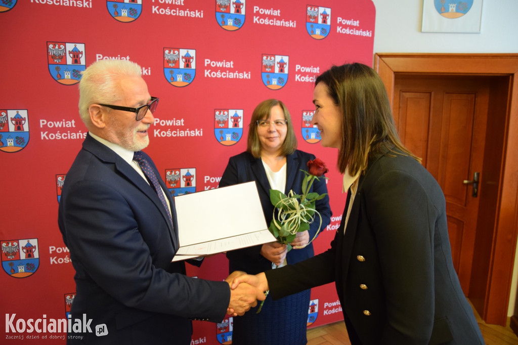 Starosta wręczył akty awansu dla nauczycieli