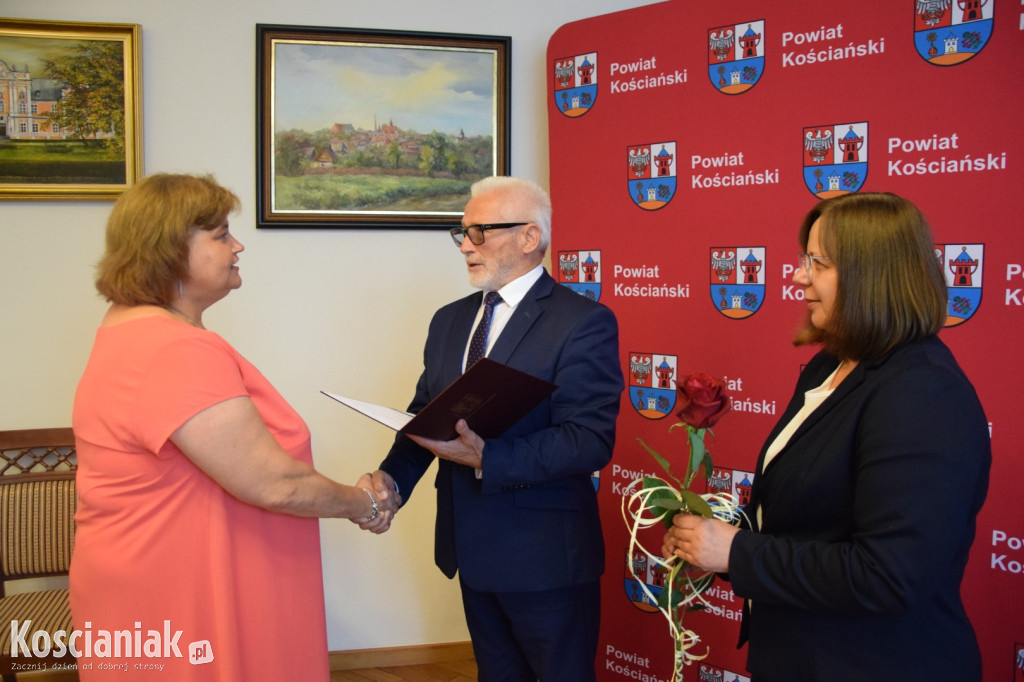 Starosta wręczył akty awansu dla nauczycieli