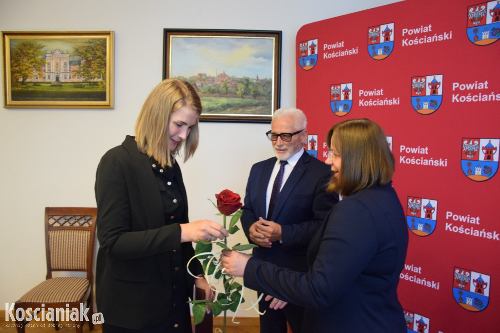 Starosta wręczył akty awansu dla nauczycieli