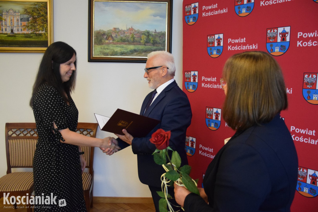 Starosta wręczył akty awansu dla nauczycieli