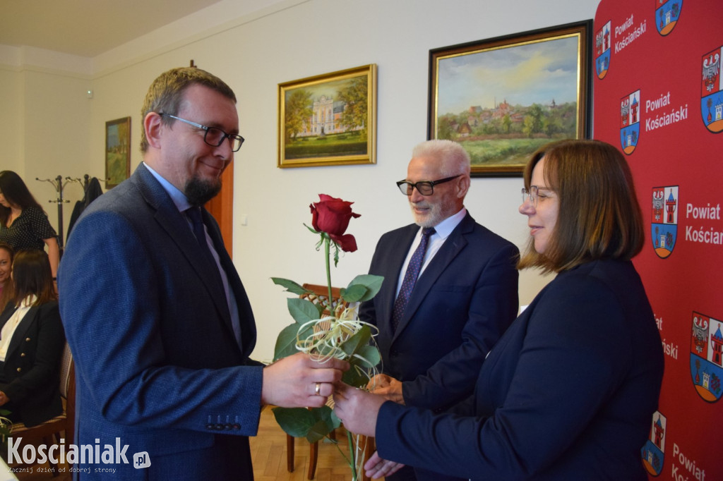 Starosta wręczył akty awansu dla nauczycieli