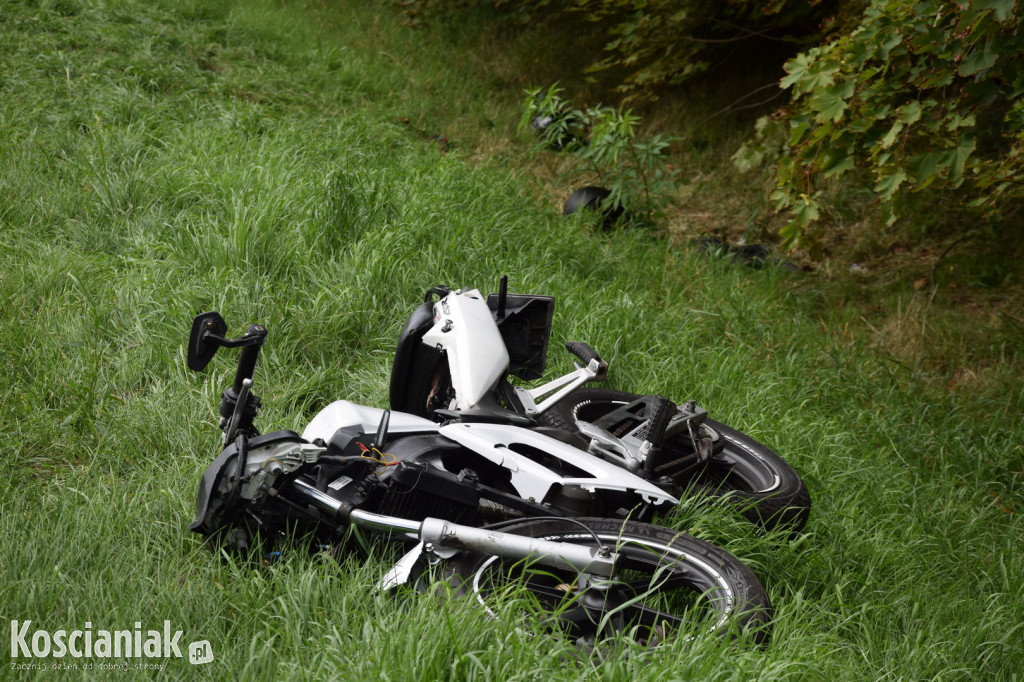 Dwaj motocykliści najechali na renault
