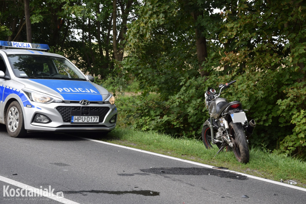 Dwaj motocykliści najechali na renault