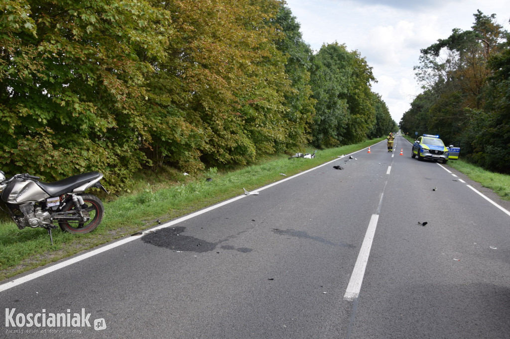 Dwaj motocykliści najechali na renault