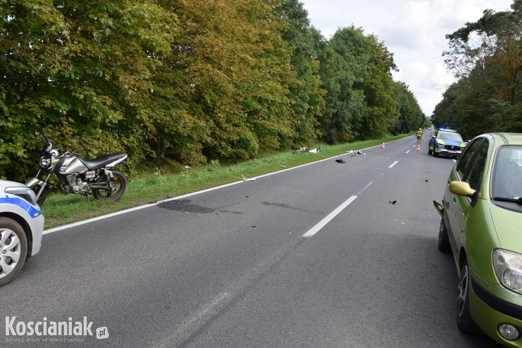 Dwaj motocykliści najechali na renault