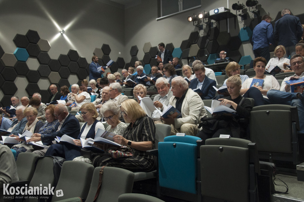 Spotkanie promocyjne książki o kościańskim liceum