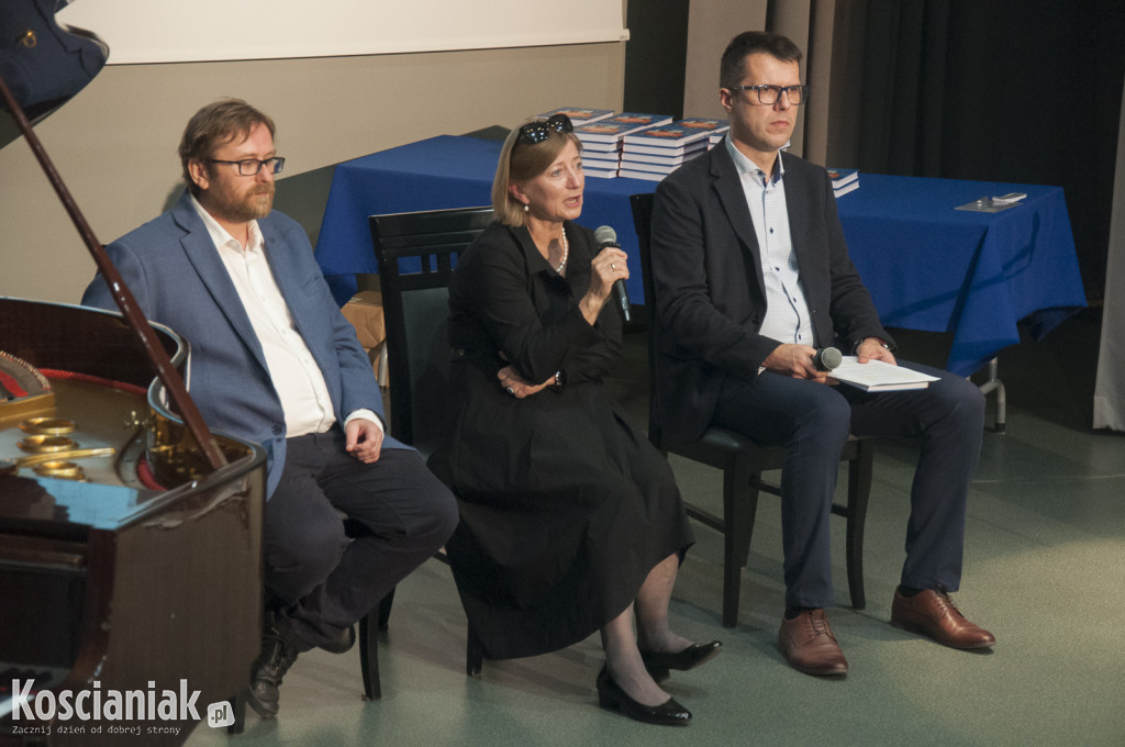 Spotkanie promocyjne książki o kościańskim liceum