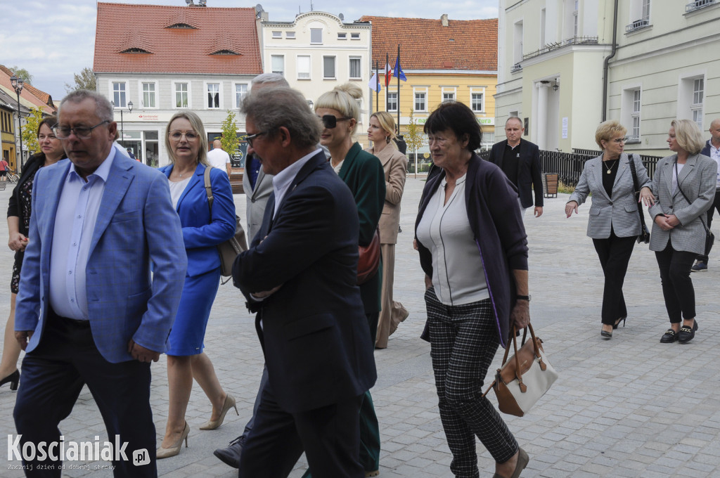 Marszałek i goście wizytowali kościański Rynek