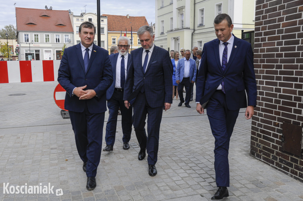 Marszałek i goście wizytowali kościański Rynek