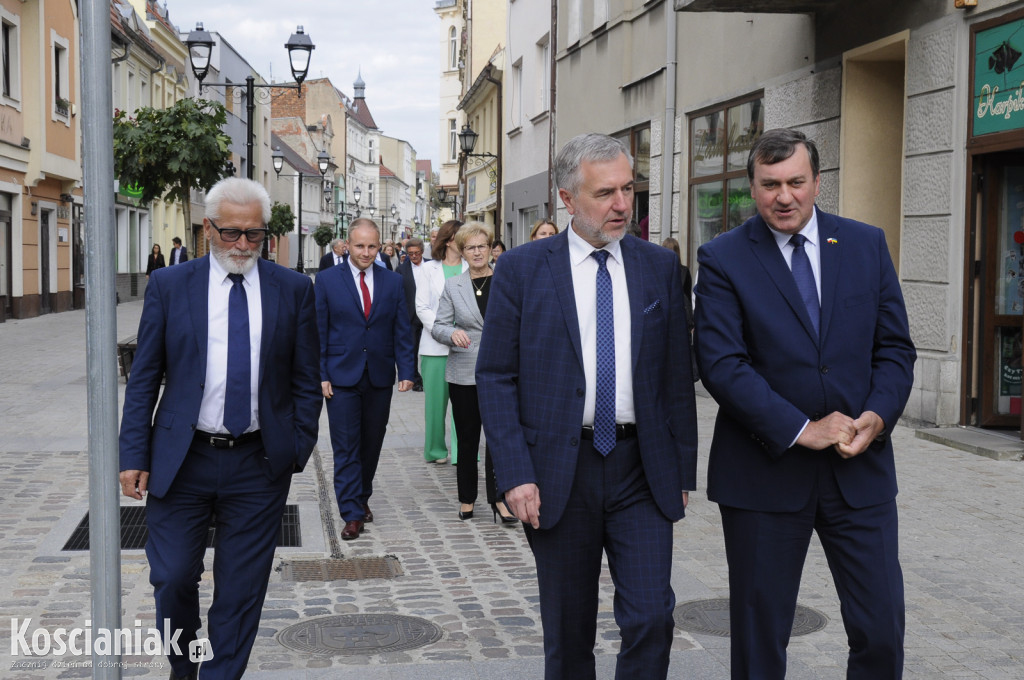 Marszałek i goście wizytowali kościański Rynek