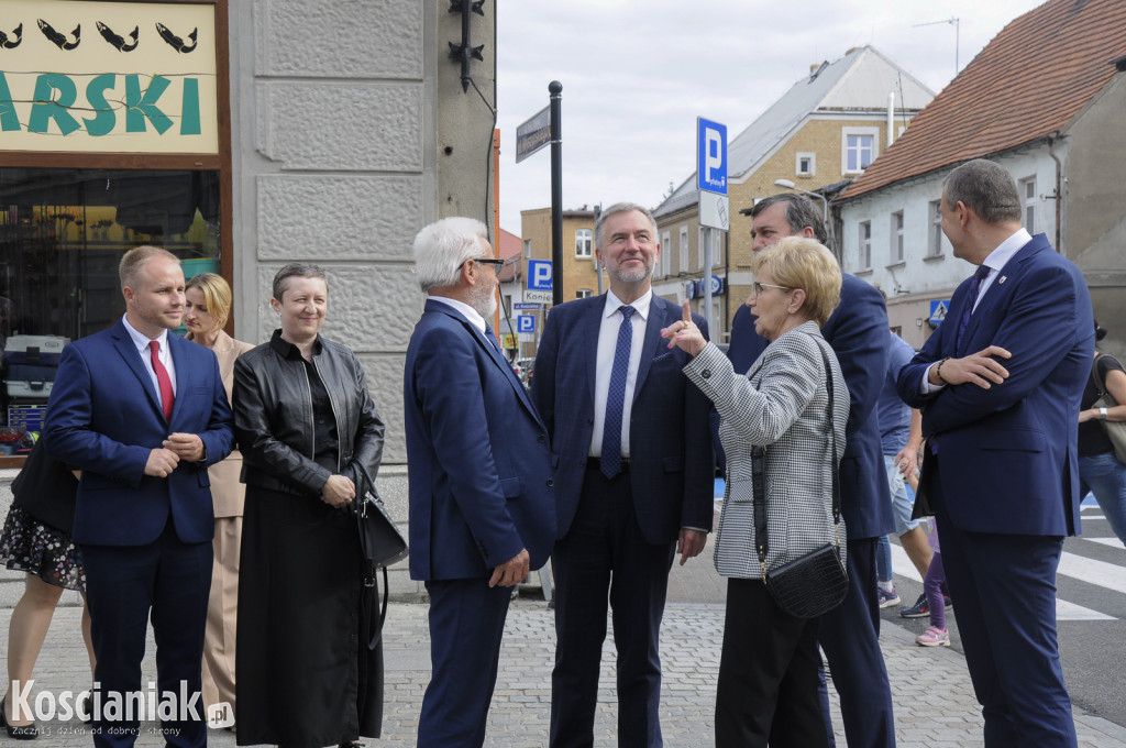 Marszałek i goście wizytowali kościański Rynek