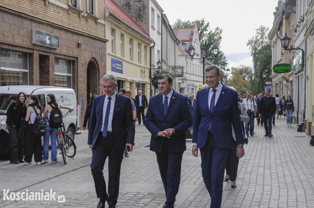 Marszałek i goście wizytowali kościański Rynek