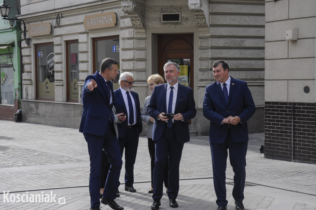 Marszałek i goście wizytowali kościański Rynek