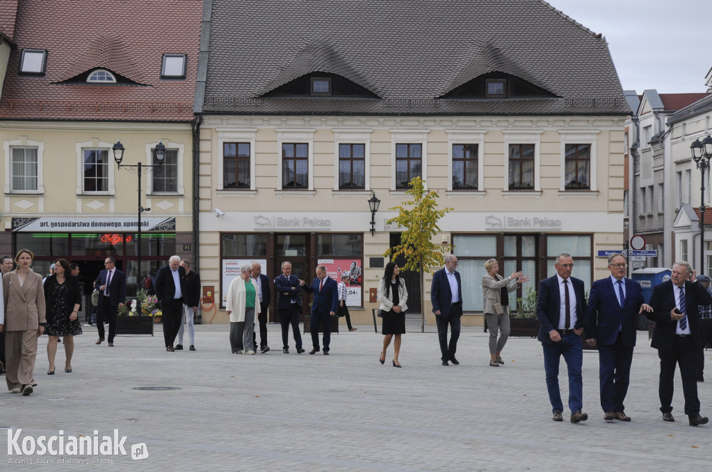 Marszałek i goście wizytowali kościański Rynek