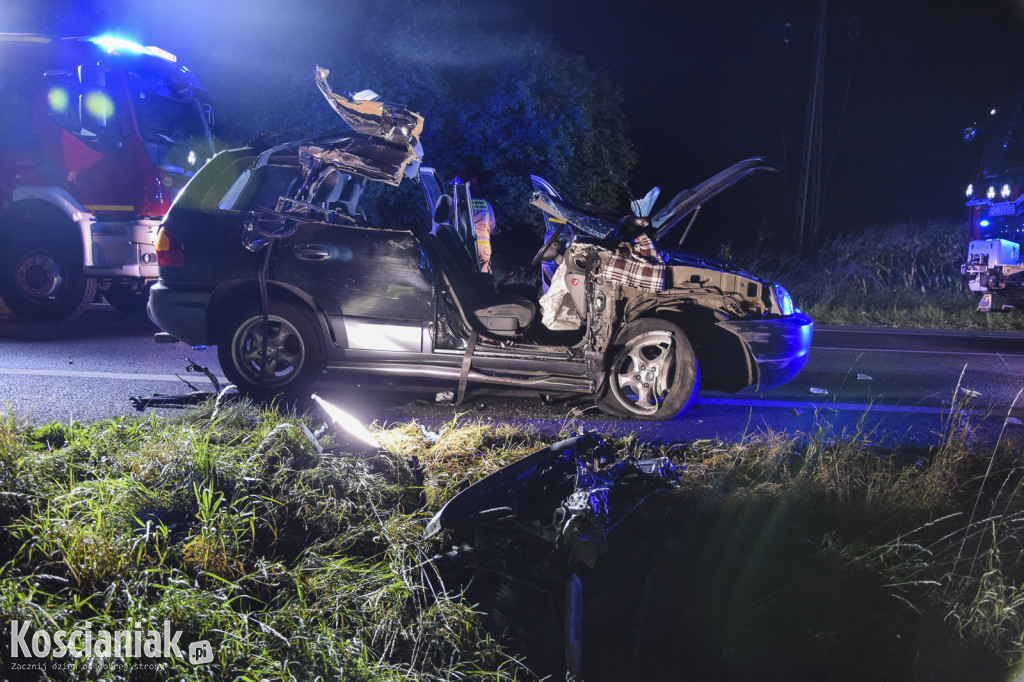 Osobówką wjechał w stojący ciągnik