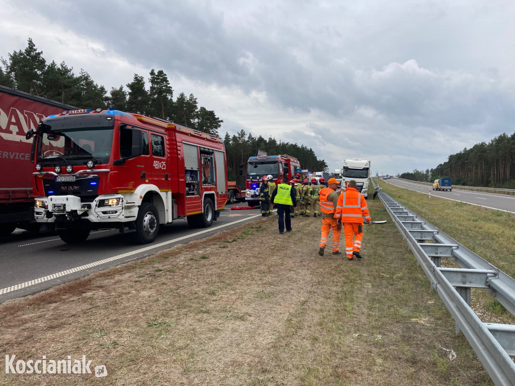 Wypadek na S5. Nie żyje kierowca zmiażdżonego busa