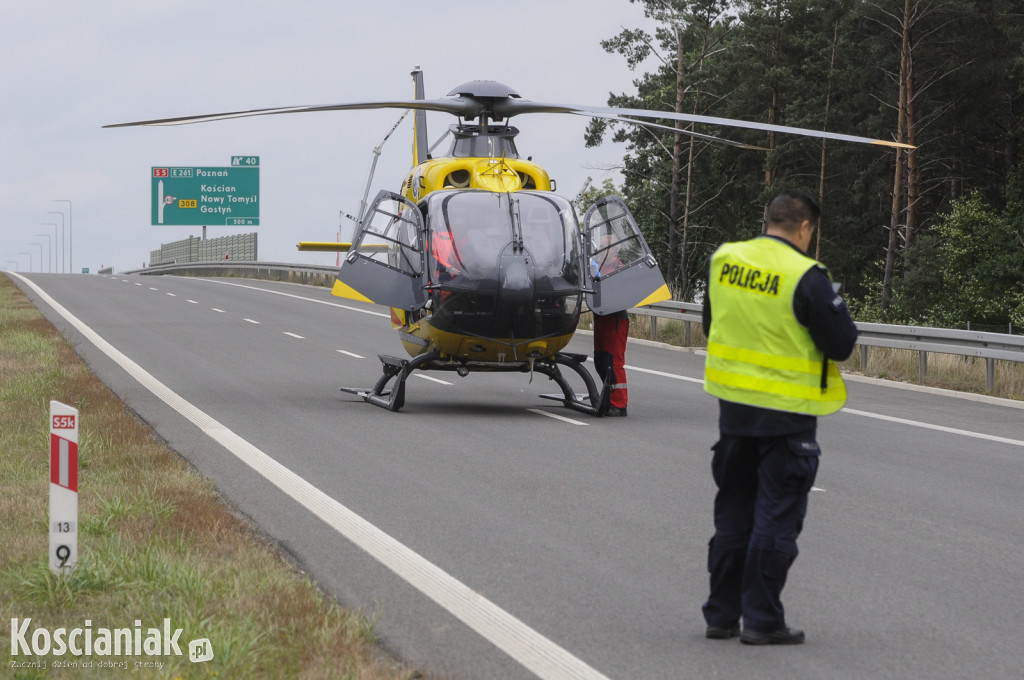 Wypadek na S5. Nie żyje kierowca zmiażdżonego busa