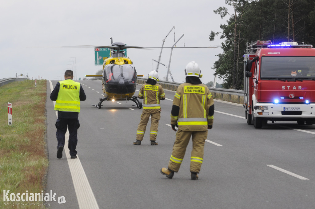 Wypadek na S5. Nie żyje kierowca zmiażdżonego busa