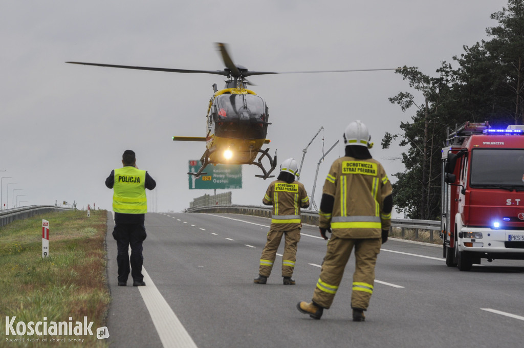 Wypadek na S5. Nie żyje kierowca zmiażdżonego busa