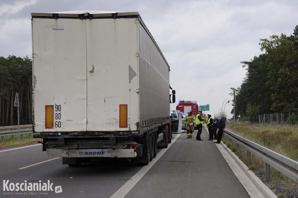 Wypadek na S5. Nie żyje kierowca zmiażdżonego busa