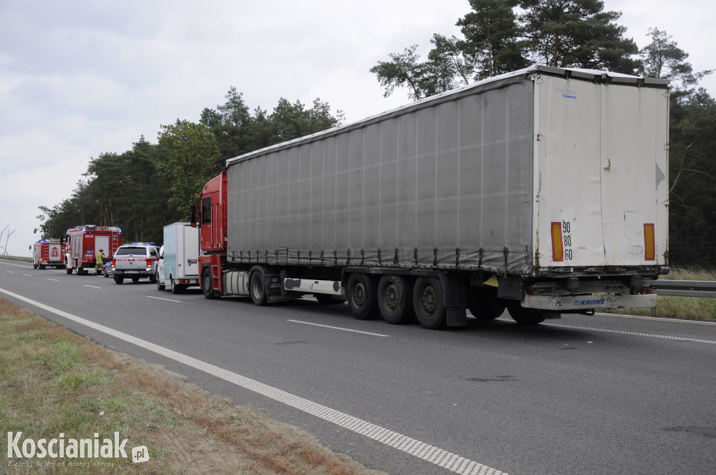 Wypadek na S5. Nie żyje kierowca zmiażdżonego busa