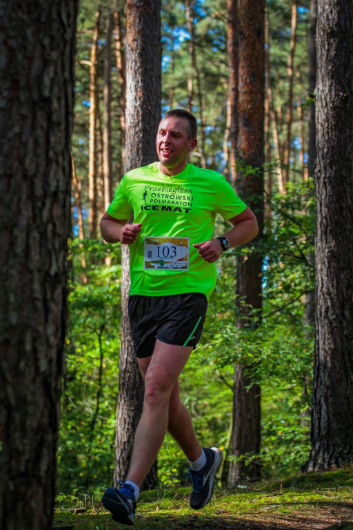 Półmaraton w lesie w Nietążkowie