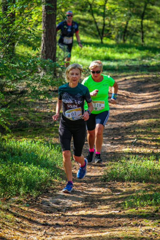 Półmaraton w lesie w Nietążkowie