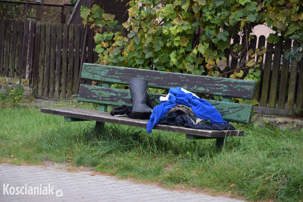 Dwie osoby wpadły do wody na jeziorze w Zbęchach