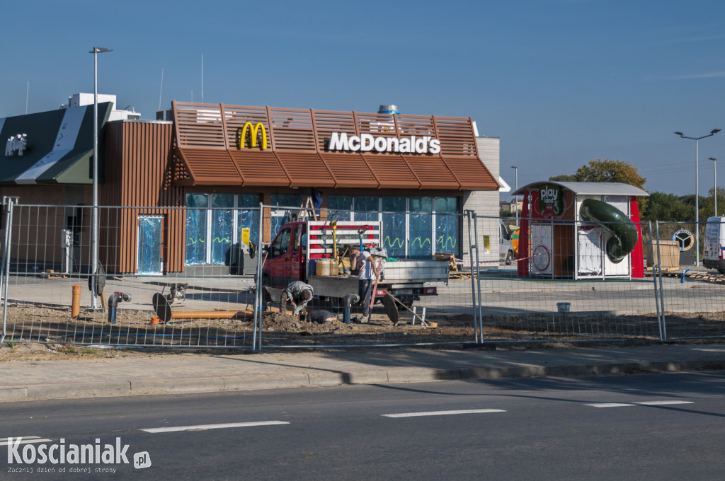 McDonald's coraz bliżej otwarcia a KFC w budowie