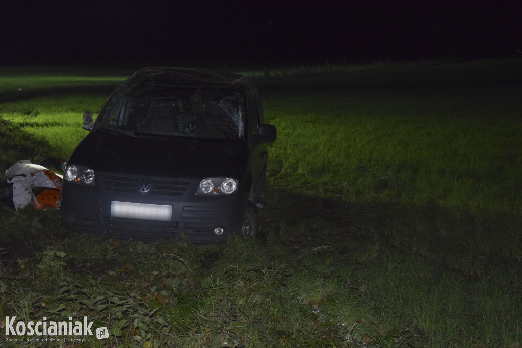 Dachował samochód, a kierowcy nie było na miejscu