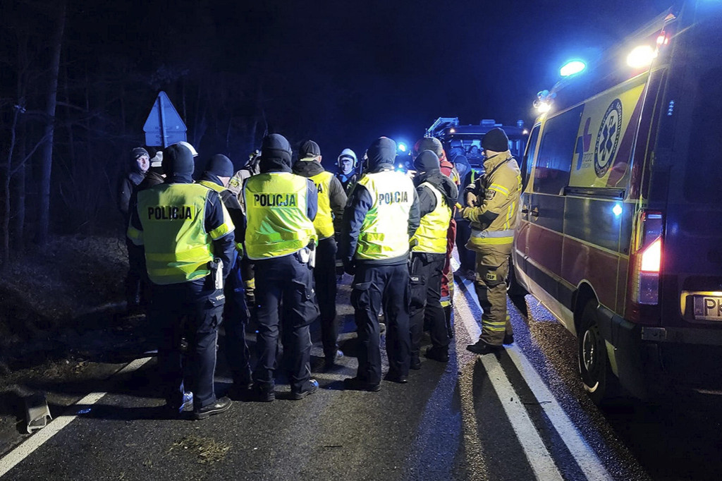 Śmiertelny wypadek. Sprawca i pasażer uciekli