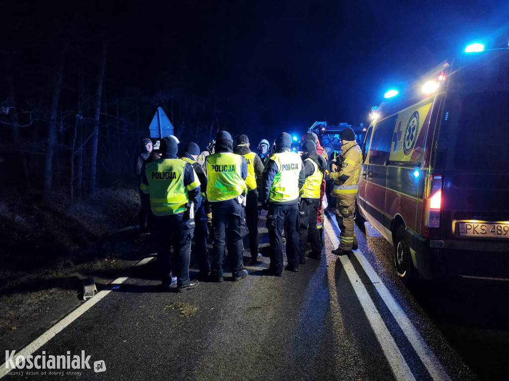 Śmiertelny wypadek. Sprawca i pasażer uciekli