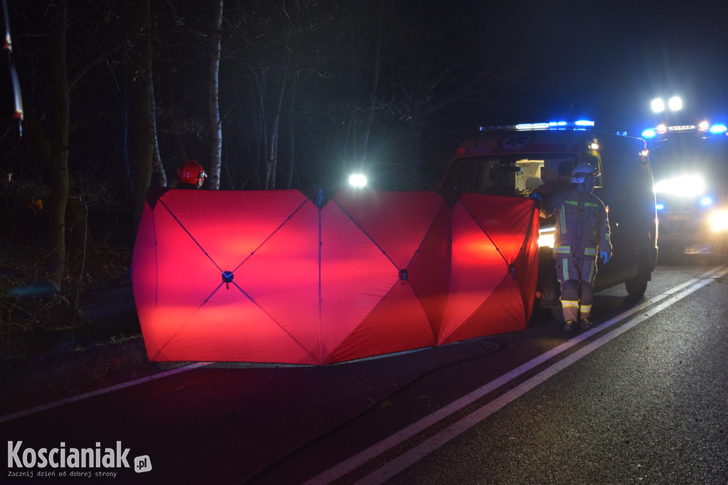 Śmiertelny wypadek. Sprawca i pasażer uciekli