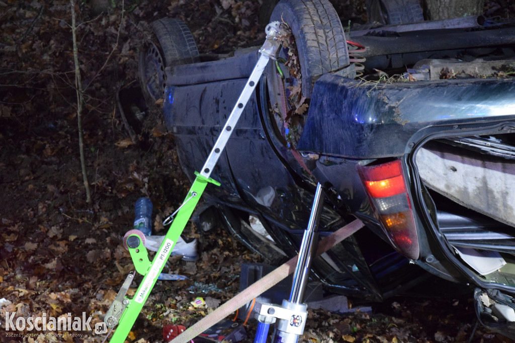 Śmiertelny wypadek. Sprawca i pasażer uciekli