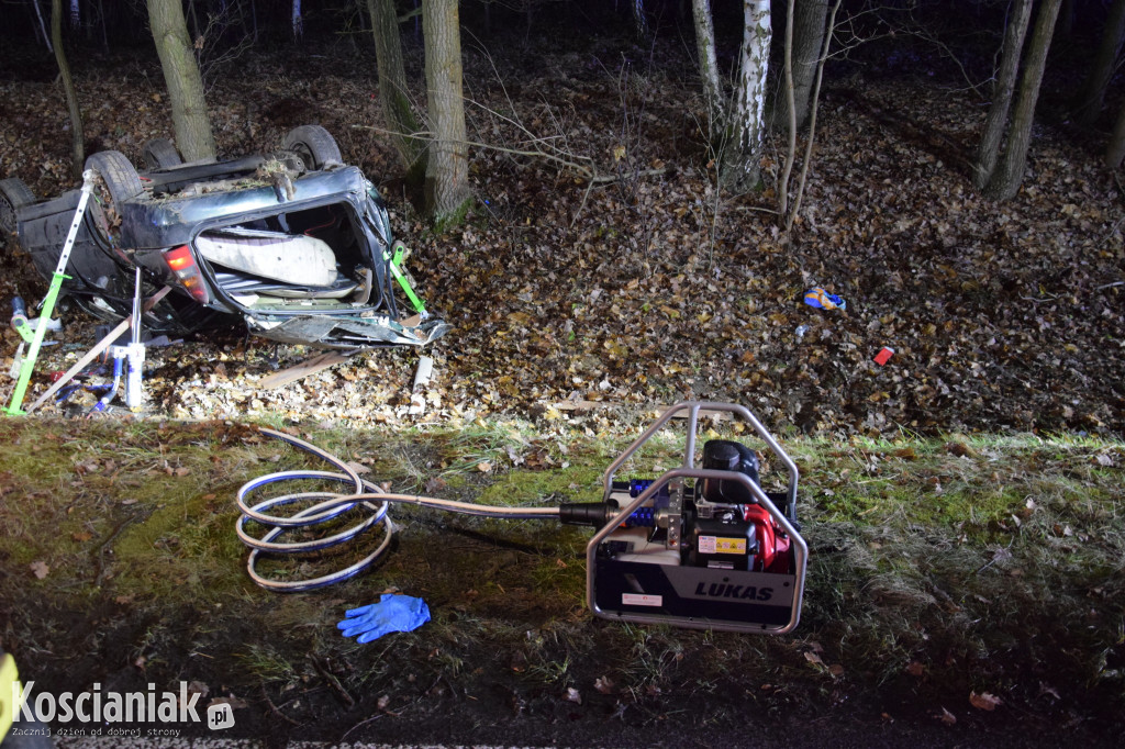 Śmiertelny wypadek. Sprawca i pasażer uciekli