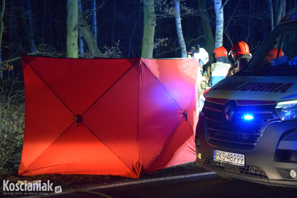 Śmiertelny wypadek. Sprawca i pasażer uciekli